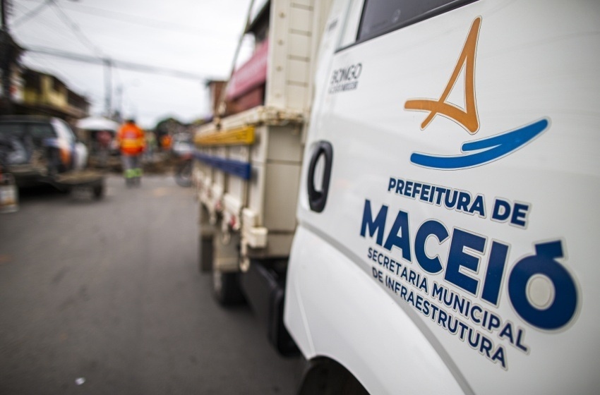 Obra emergencial de drenagem interdita trecho da Amélia Rosa nesta terça-feira(9)