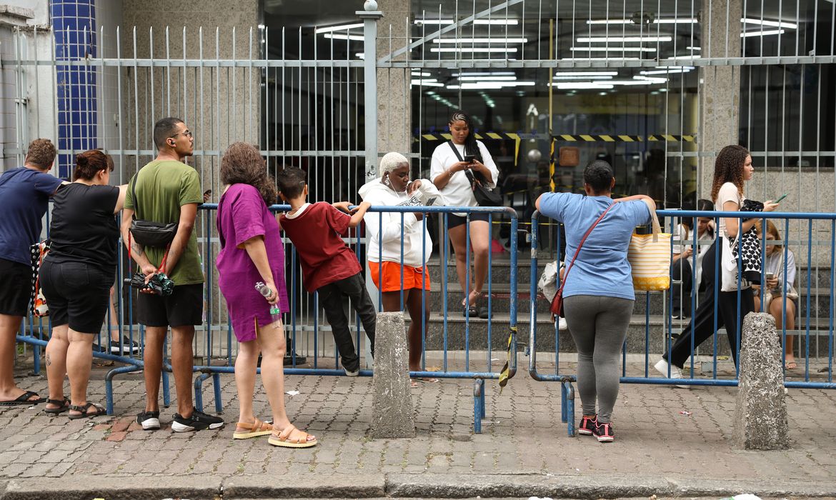 Prazo para solicitar isenção da taxa de inscrição do Enem 2026 termina nesta-feira (24)