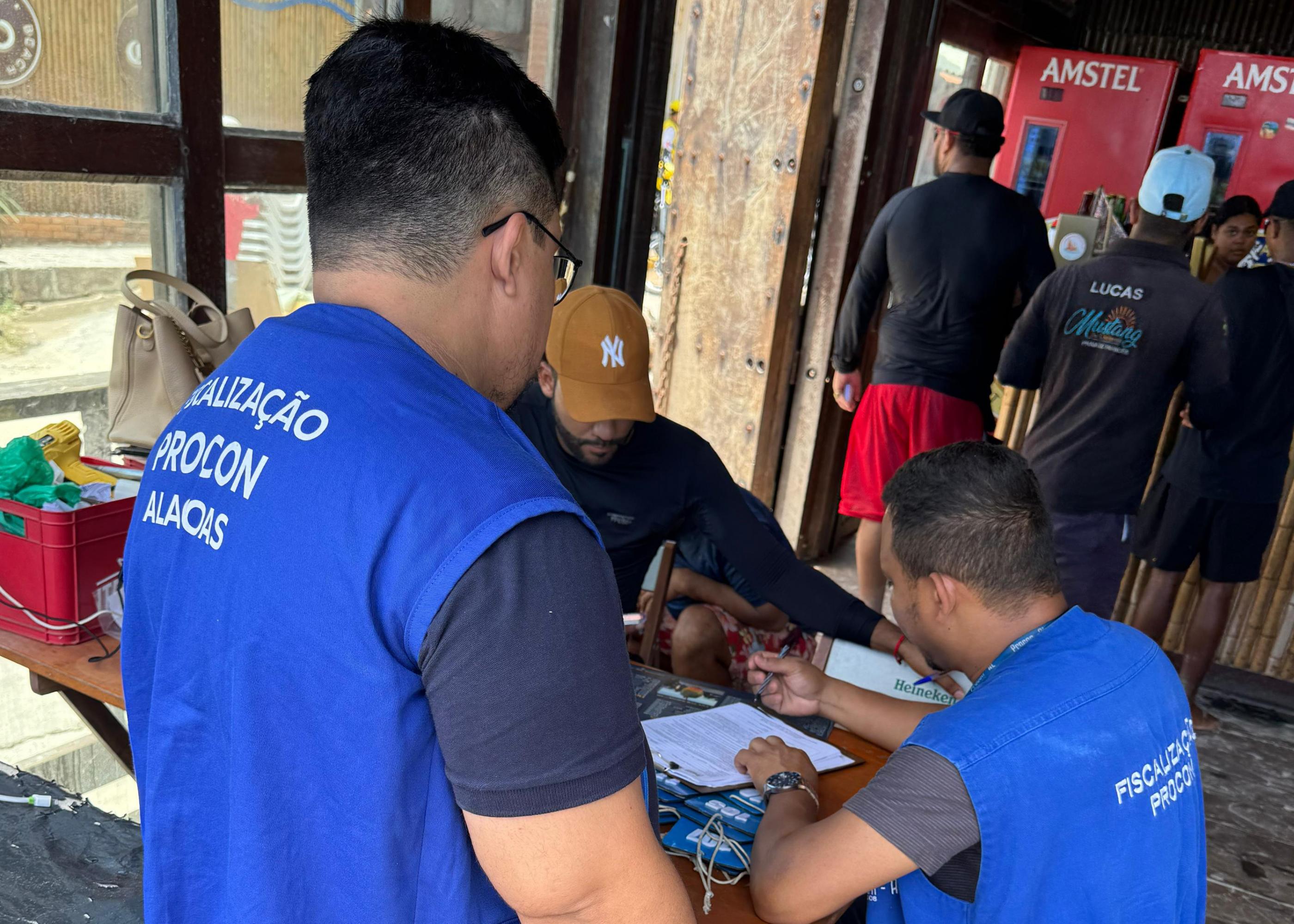 Procon identifica irregularidades em estabelecimentos nas praias de Alagoas