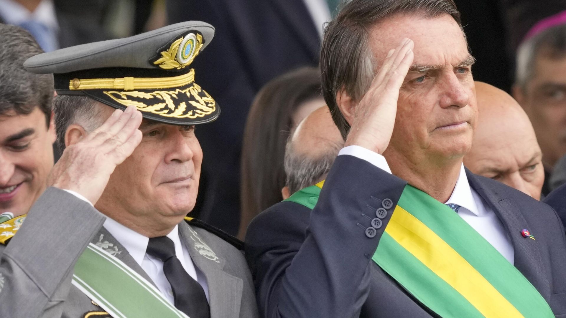 Exército avalia possíveis impactos de um governo Flávio Bolsonaro nas Força Armadas