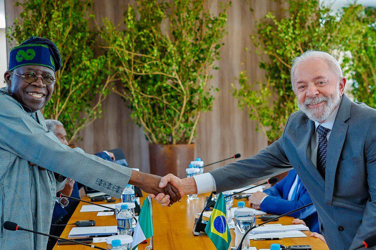 Lula recebe presidente da Nigéria e firma acordos bilaterais em reunião