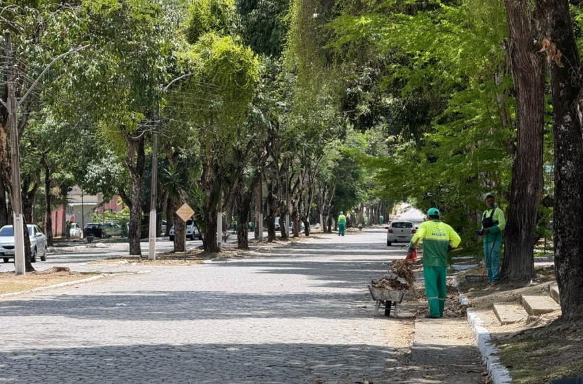 Alurb realiza mutirão de limpeza no campus da Ufal, em Maceió