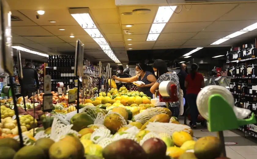 INPC acelera para 0,82% em setembro e acumula alta de 4,29% em 12 meses