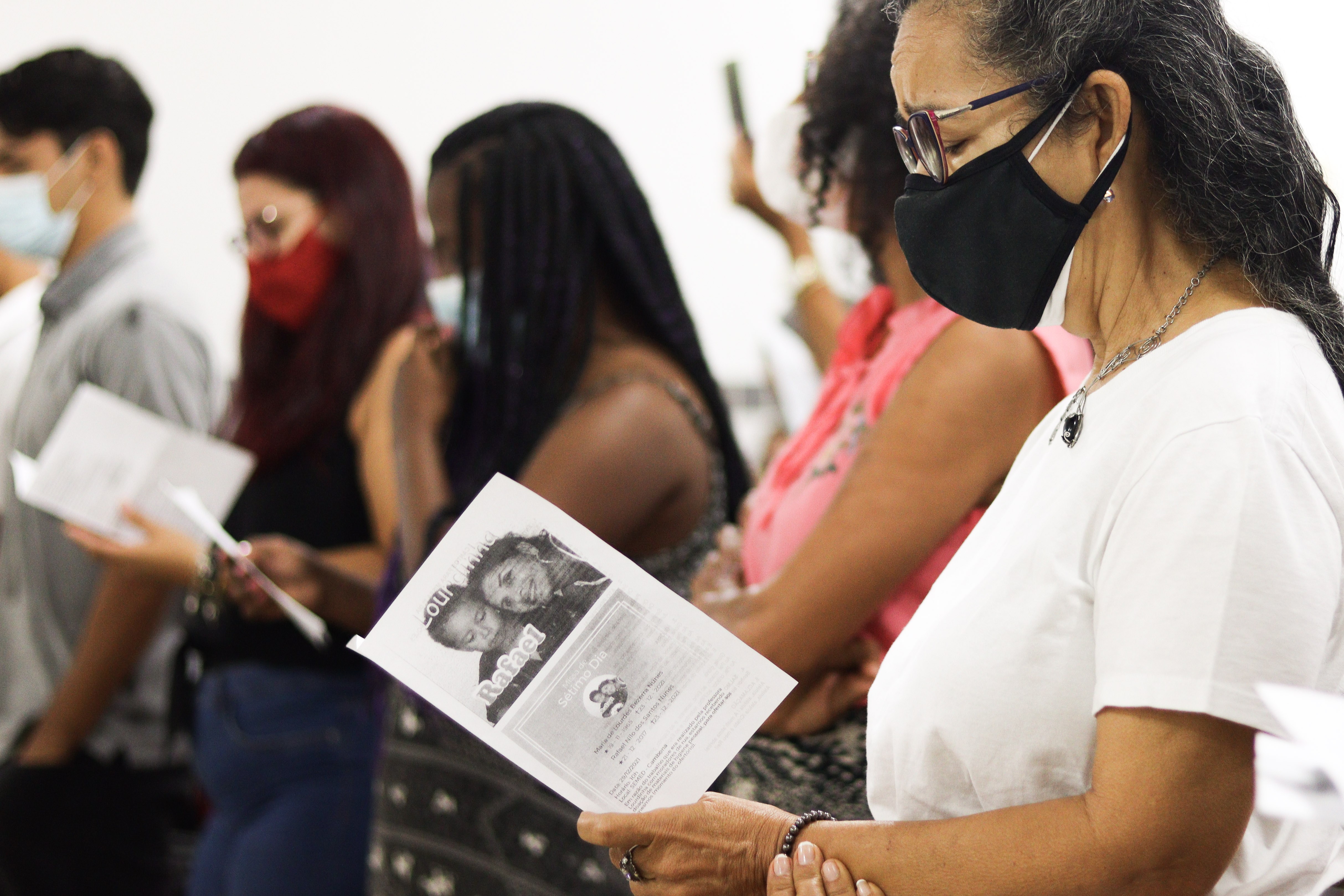 Educação homenageia em missa professora vítima de acidente
