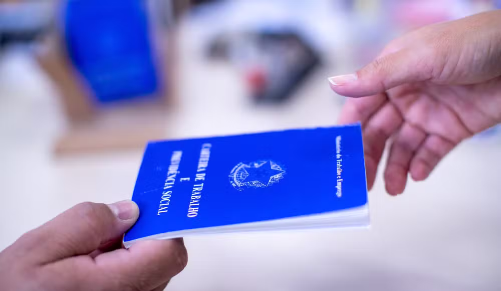 Desemprego cai a 5,3% no governo Lula e bate recorde de milhões de ocupados
