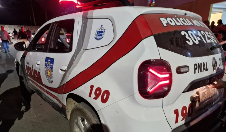 Mulher com navalha é presa após ameaçar clientes em pizzaria de Arapiraca
