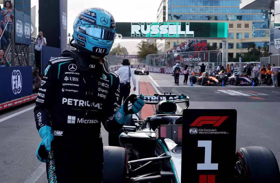 Russell fatura a pole do GP do Azerbaijão e Bortoleto larga em 17º