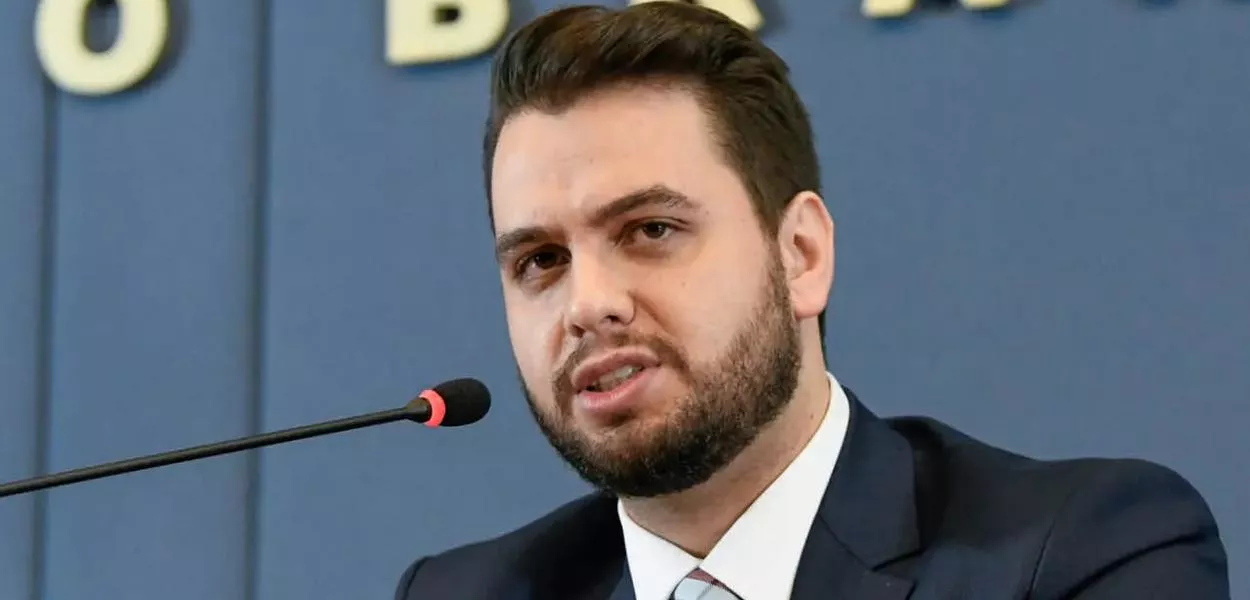 Quem é Filipe Martins, ex-assessor de Bolsonaro que voltou à prisão por ordem de Moraes