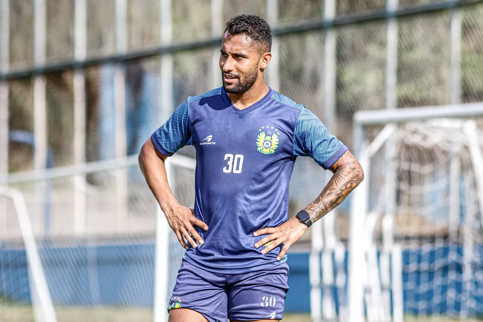 CSA encaminha contratação de Matheus Sacramento para substituir Ciel