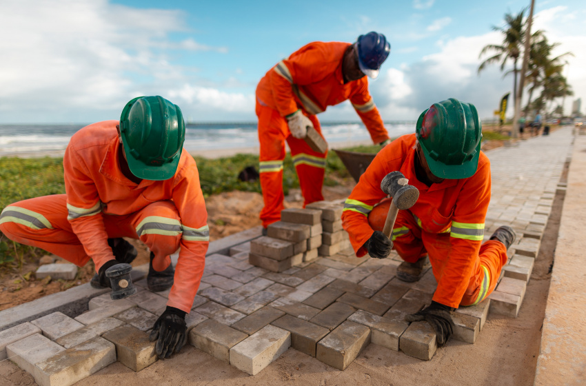Maceioenses comemoram avanço das obras de reurbanização na orla da Praia da Avenida