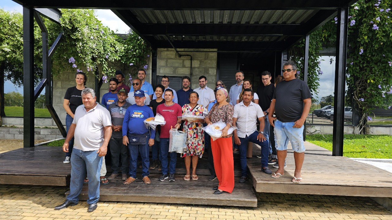 Usina Caeté participa da entrega de kits para apicultores da Palatéia