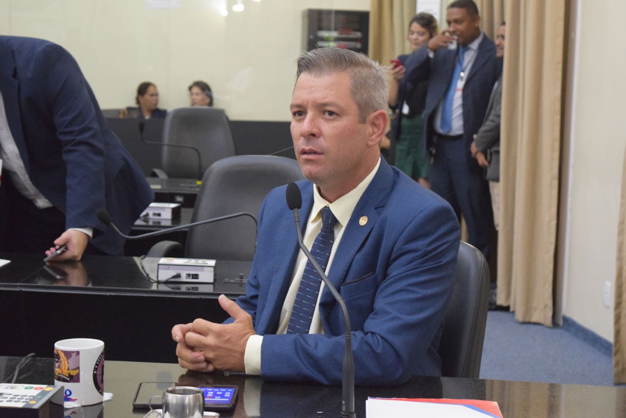 Cabo Bebeto solicita distribuição de máscaras e álcool em gel para profissionais da segurança pública