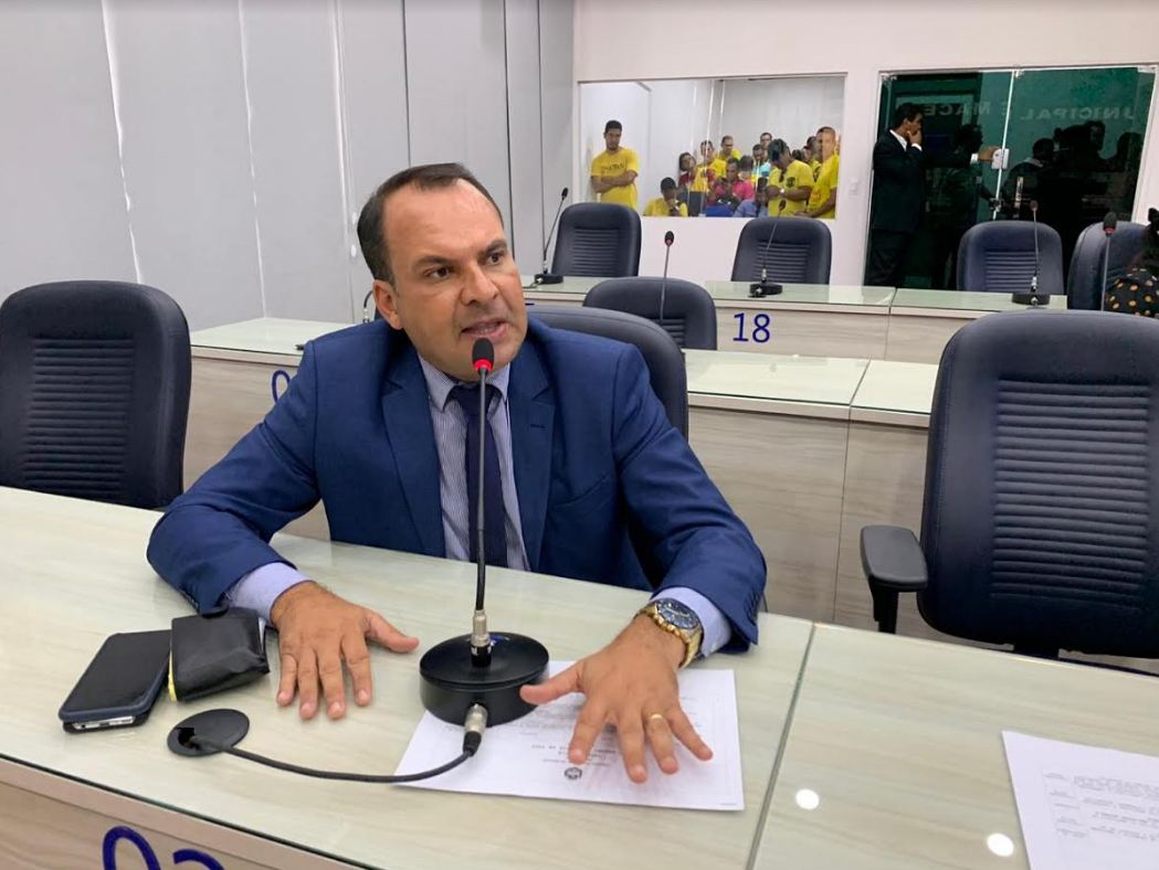 Vereador pede que prefeitura forneça alimentação aos alunos durante suspensão de aulas