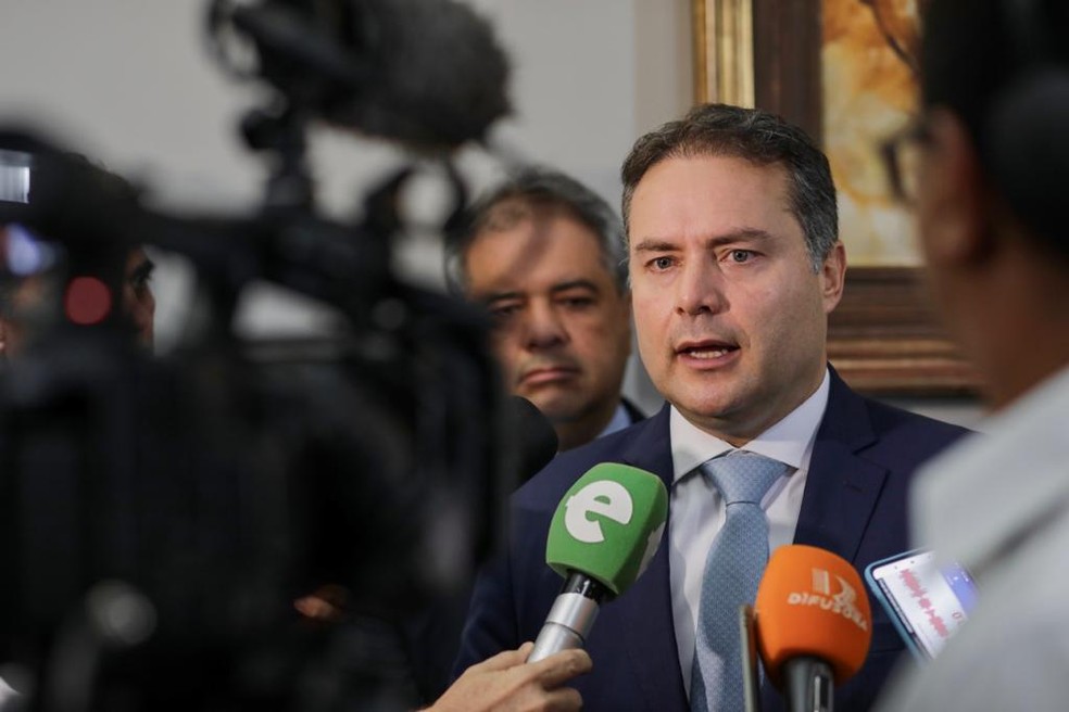 Governo decreta estado de emergência e serviços são suspensos por 10 dias