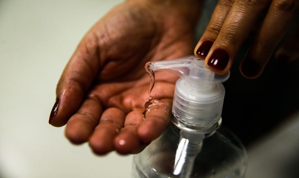 Polícia Civil distribuirá álcool doado por usina com unidades da instituição