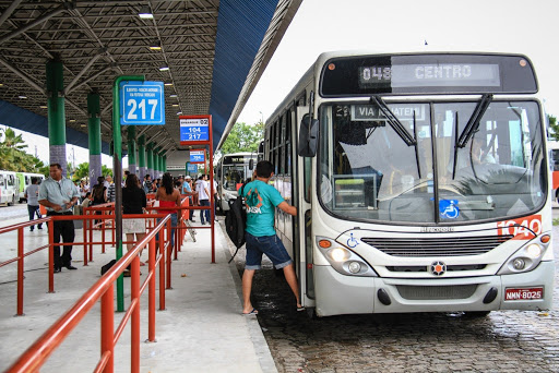 Empresas de ônibus anunciam redução de 30% no quadro de funcionários