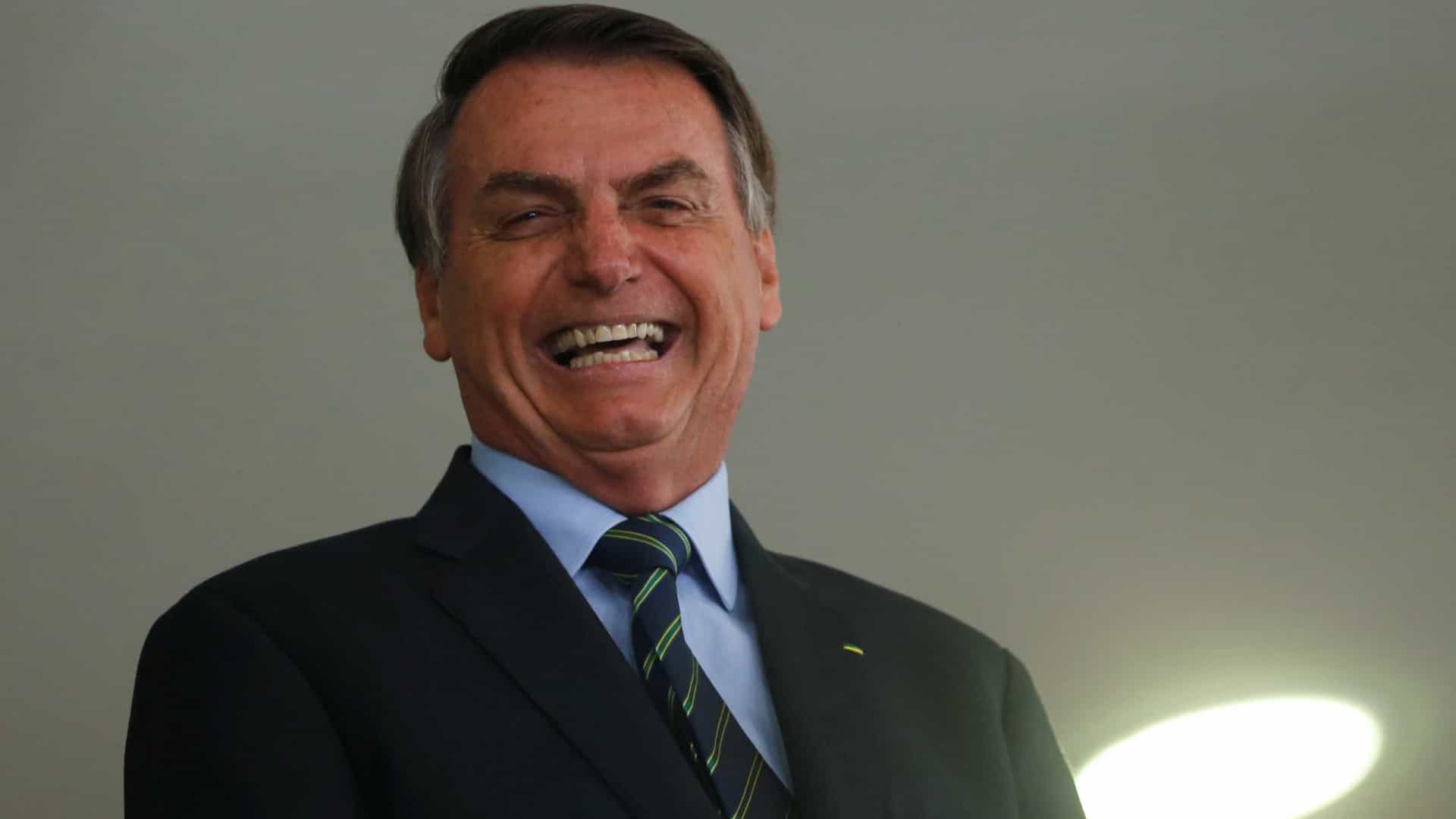 Perguntado sobre troca da PF, Bolsonaro manda jornalistas calarem a boca