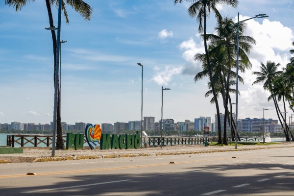 Ir à praia está proibido em AL até 20 de maio para conter Covid-19