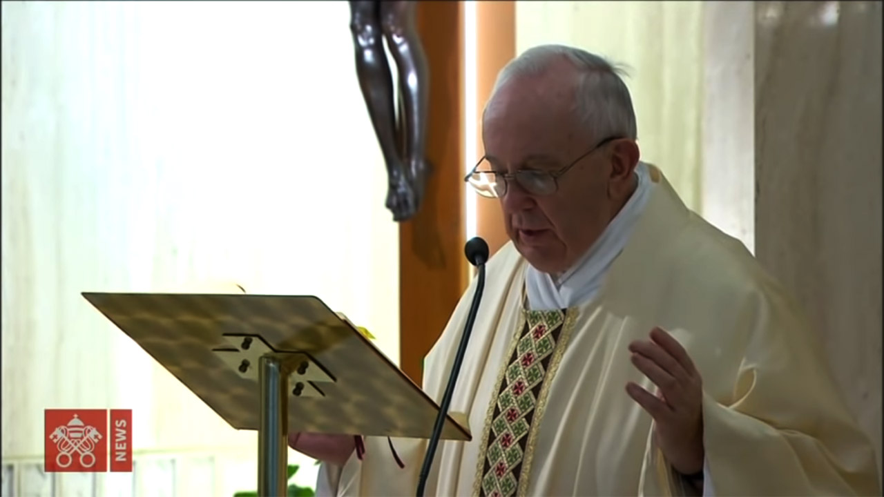 Papa reza pelos que cuidam da limpeza de ruas e hospitais