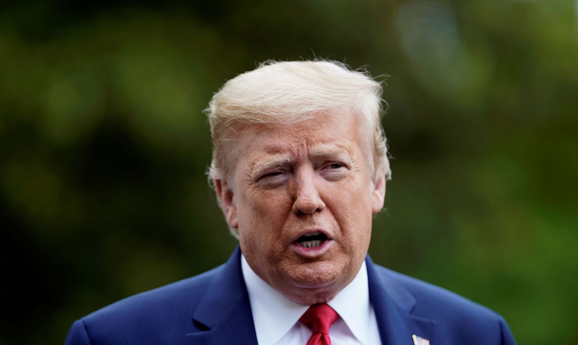 Trump afirma que “não descarta” proibir voos brasileiros para os EUA