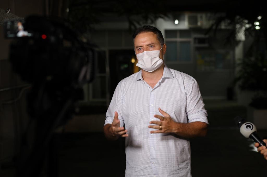 Já estou com vergonha de cobrar os 30 respiradores, diz Renan Filho