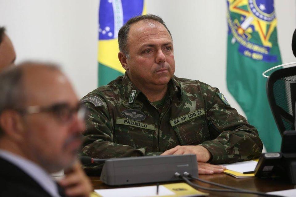 Bolsonaro formaliza Eduardo Pazuello em cargo interino de ministro da Saúde