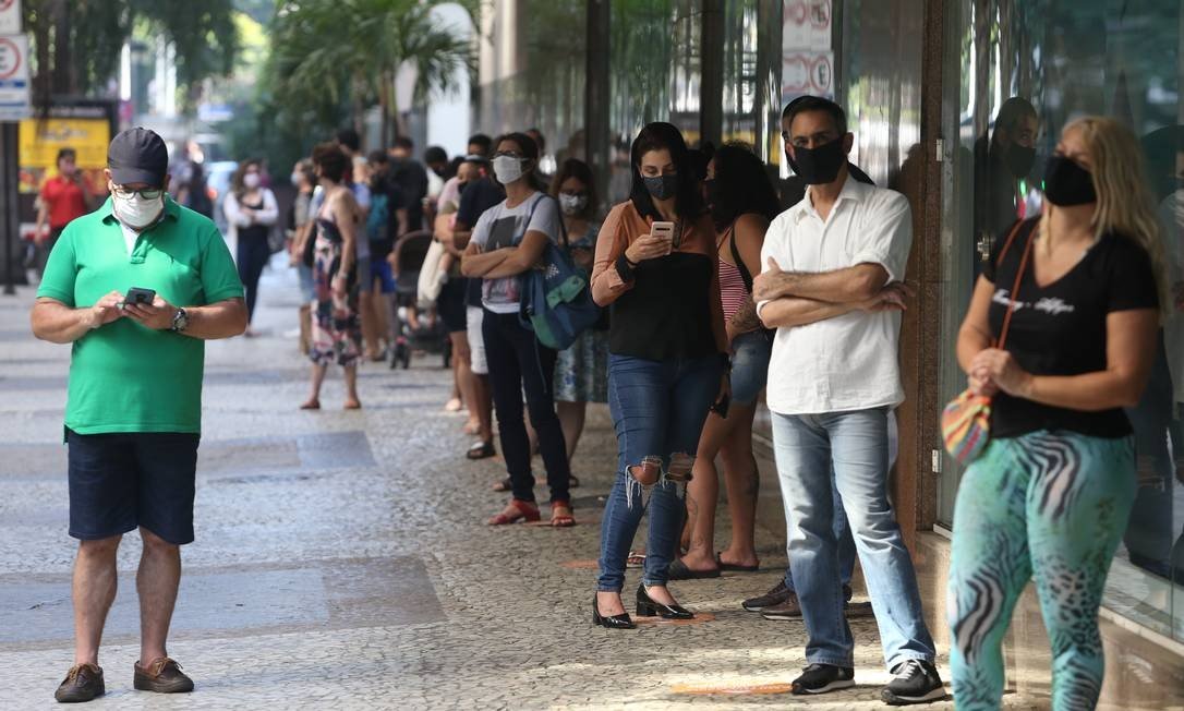 Desconheço a razão técnica pela qual estamos reabrindo os shoppings, diz infectologista