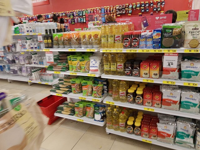 Lojas em Alagoas abrem apesar do decreto proibir