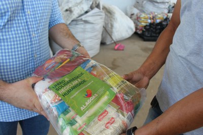 Governo entrega EPI’s e materiais de limpeza para catadores de materiais recicláveis