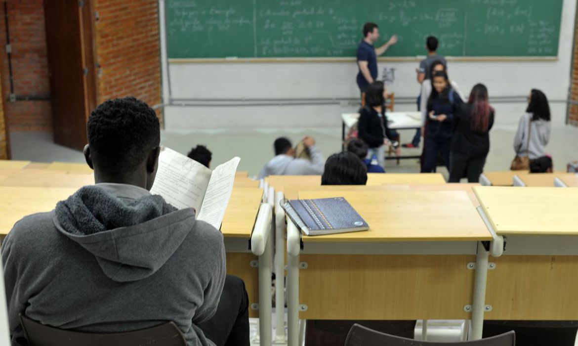 A partir de hoje (06), estudantes com Fies podem suspender parcelas no BB