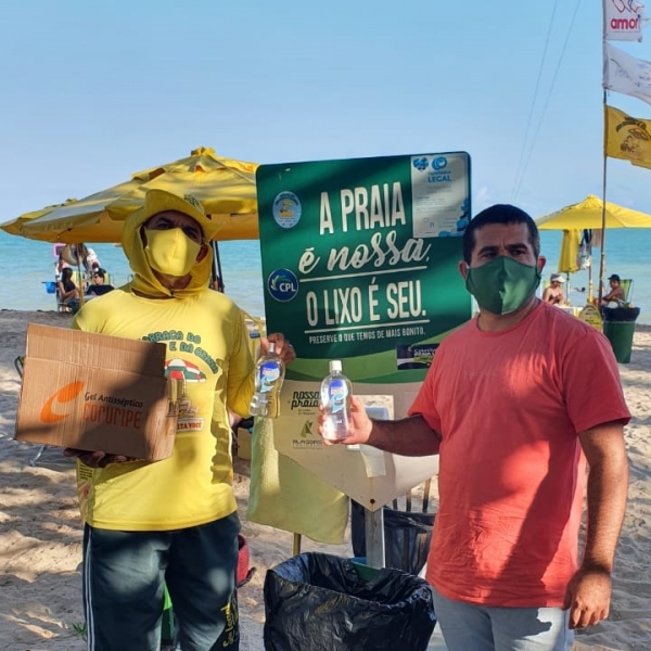 IMA doa 250 litros de álcool  para ambulantes da orla de Maceió