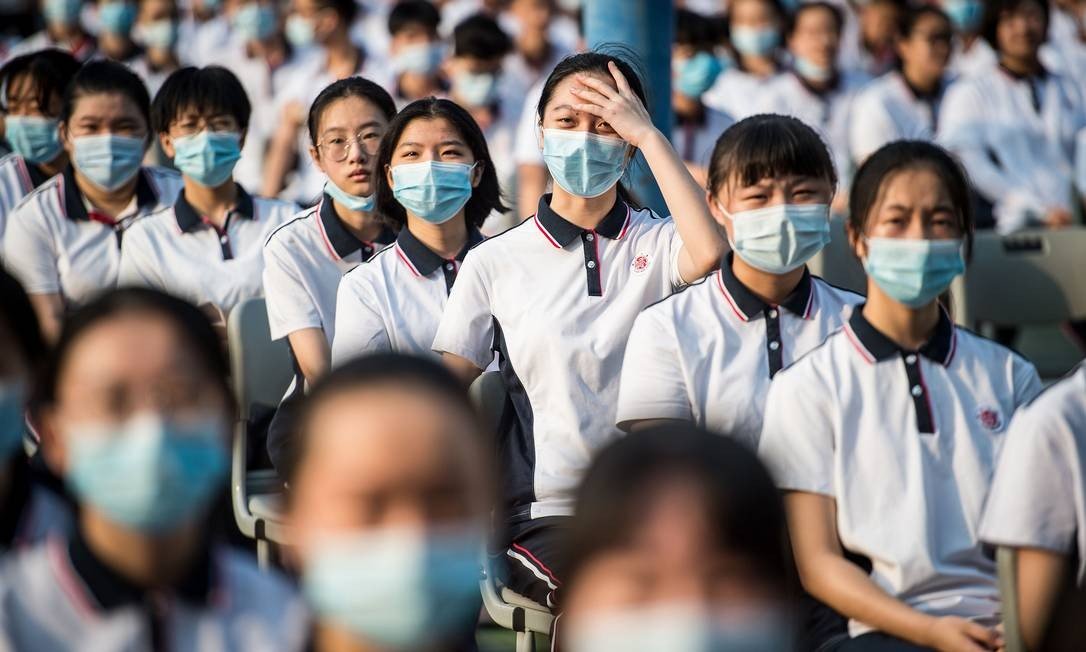 Cidade chinesa onde surgiu a Covid-19, reabre as escolas