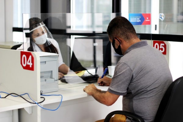 Postos de atendimento do Detran reabrem em shoppings de Maceió