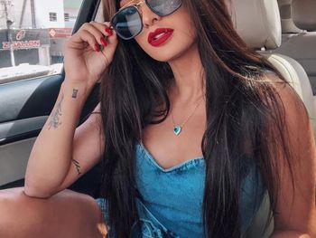 Marina Ferrari fica aos prantos ao descobrir que não vai entrar para A Fazenda