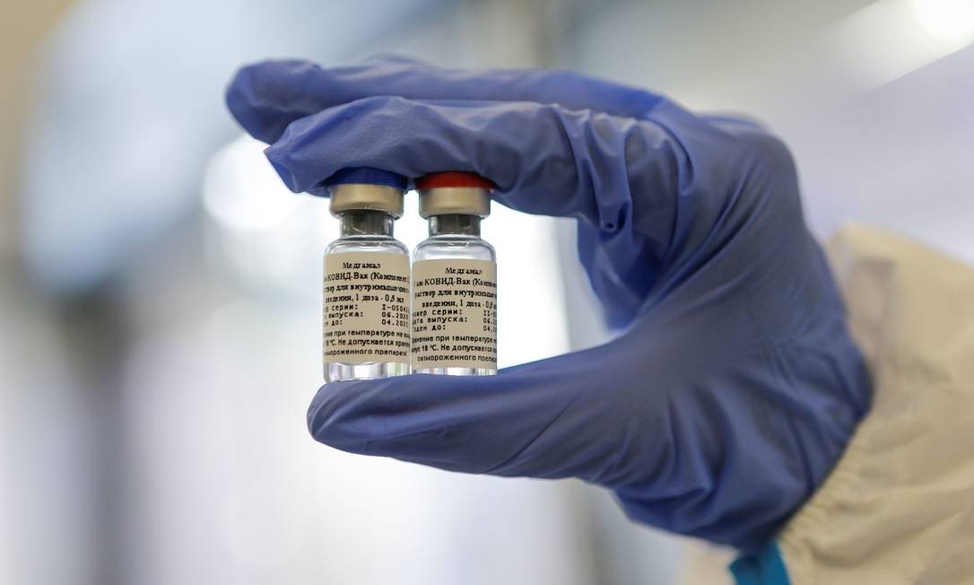 Vacina russa: Bahia fecha acordo e garante 50 milhões de doses