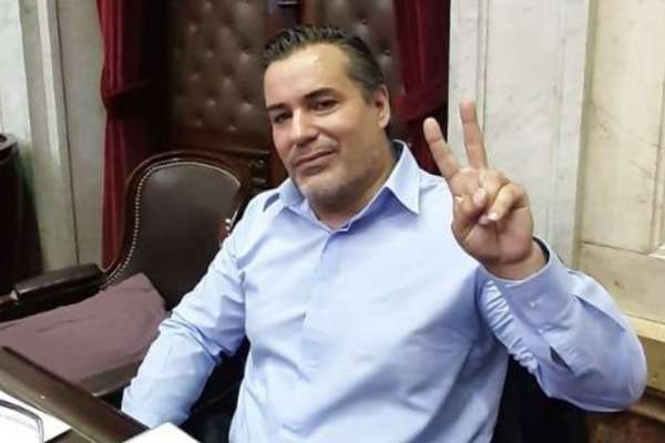 Deputado argentino renuncia após ato erótico em sessão virtual da Câmara