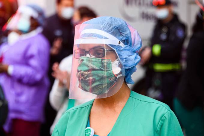 Pelo 2º dia consecutivo, EUA bate recorde de infecções diárias por covid-19