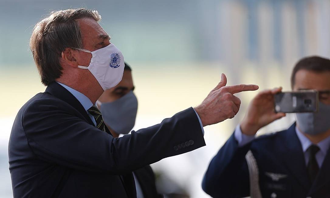 'Quando acaba a saliva, tem que ter pólvora', diz Bolsonaro sobre proposta de Biden