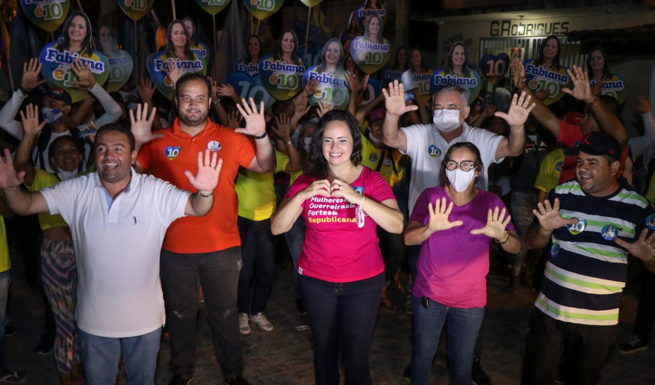 Fabiana é líder nas pesquisas de intenção de votos