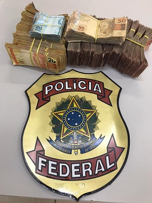 Polícia Federal apreende mais de R$ 100 mil sob suspeita de lavagem de dinheiro