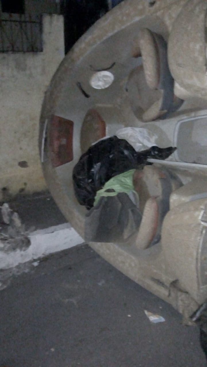 Lancha se desprende de carro e deixa idosa ferida no Jacintinho