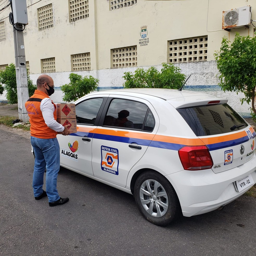 Materiais de higienização dos locais de votação em Maceió são entregues pela defesa civil