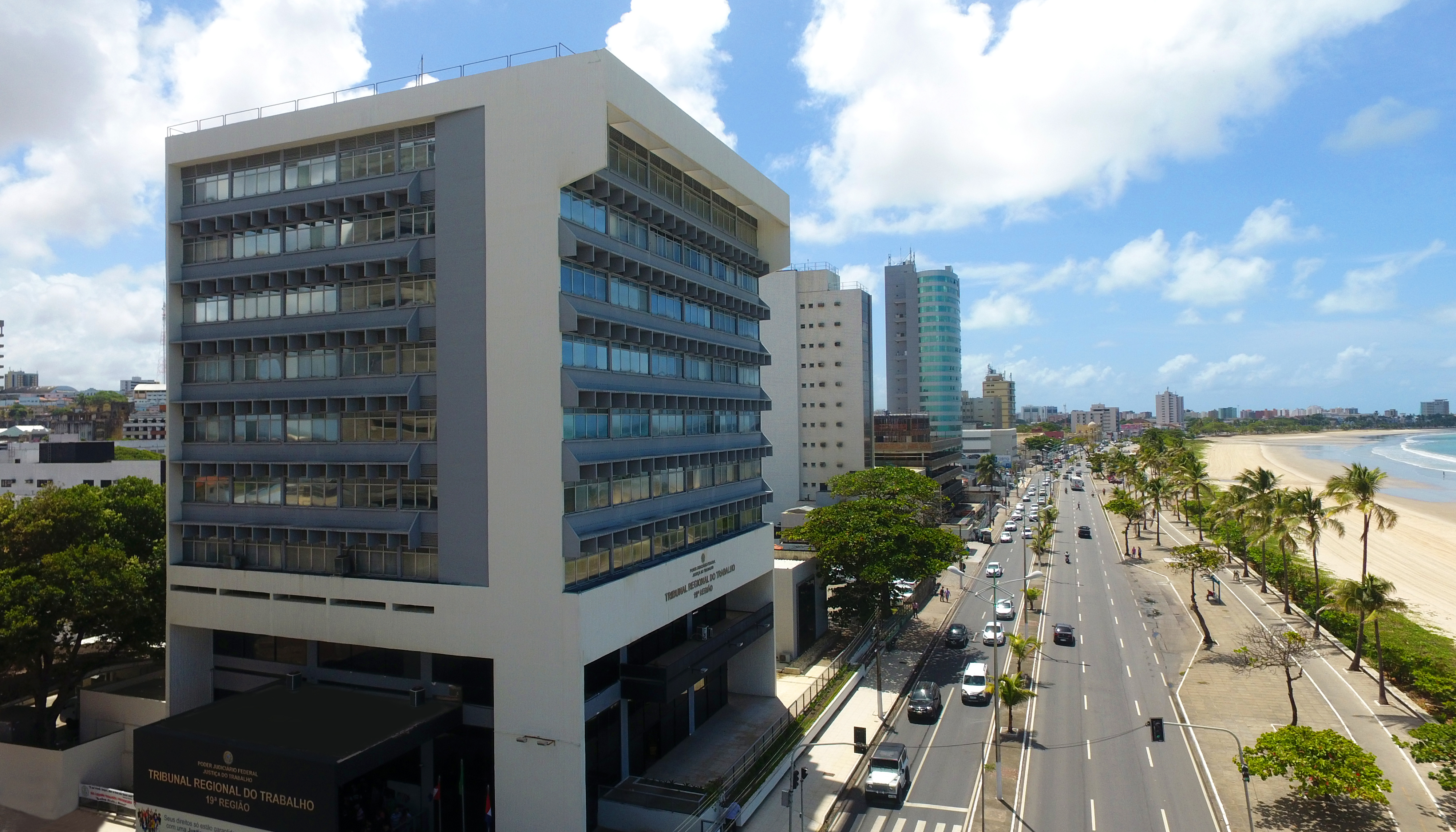 Casos da Covid-19 fazem TRT-AL suspender atividades