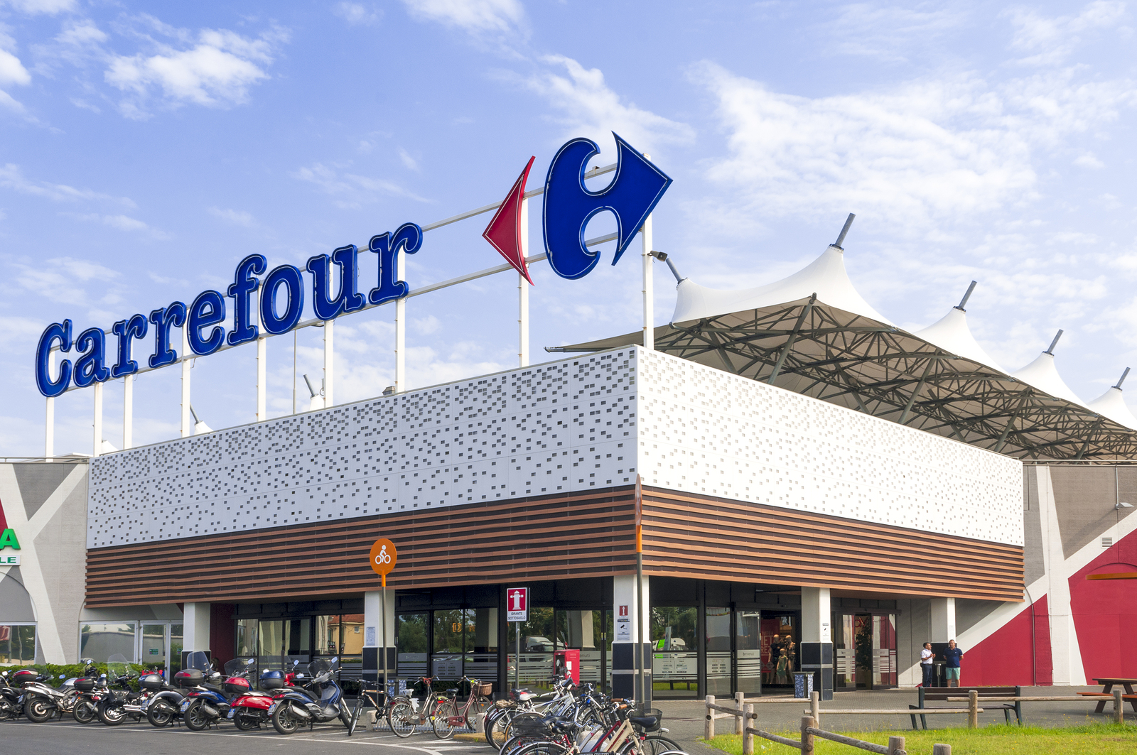 Carrefour anuncia fim do uso de segurança terceirizada