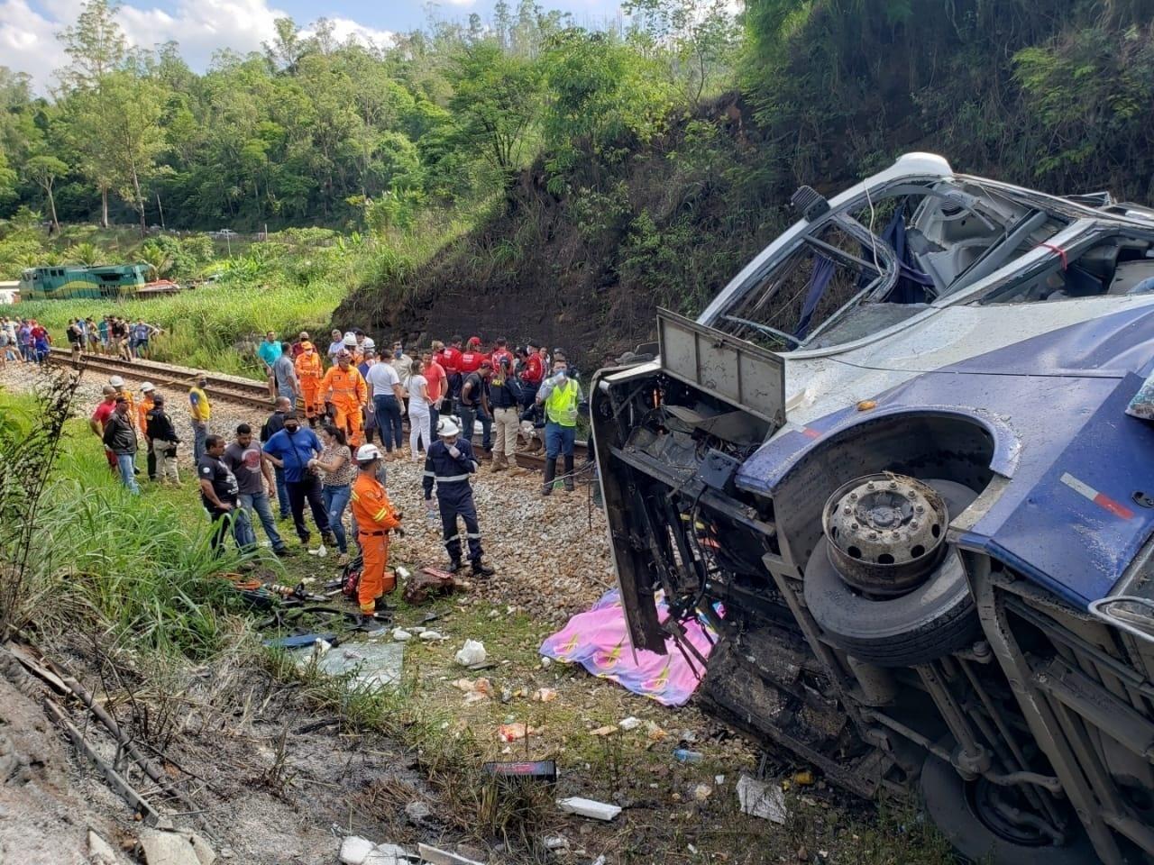 Ônibus que caiu em MG não tinha seguro para passageiros