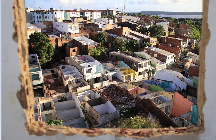 Mais de 8 mil famílias foram realocadas de bairros afetados