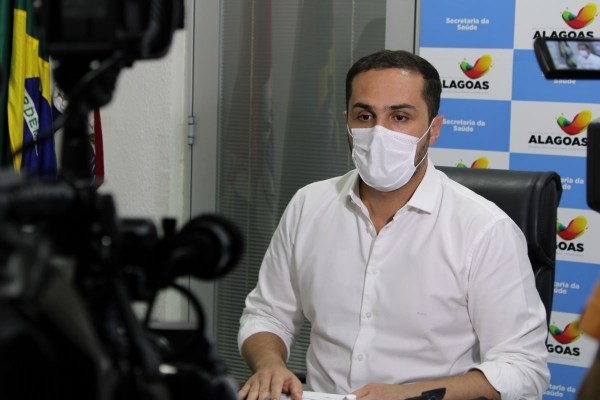 Secretário da Saúde afirma que vacinação começa em fevereiro