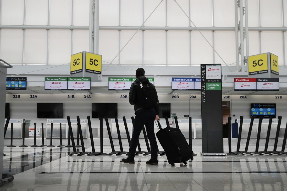 Países proíbem viagens do Reino Unido após variação do coronavírus