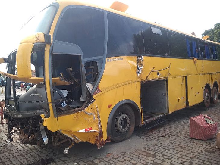 Acidente de ônibus com alagoanos deixa uma pessoa morta