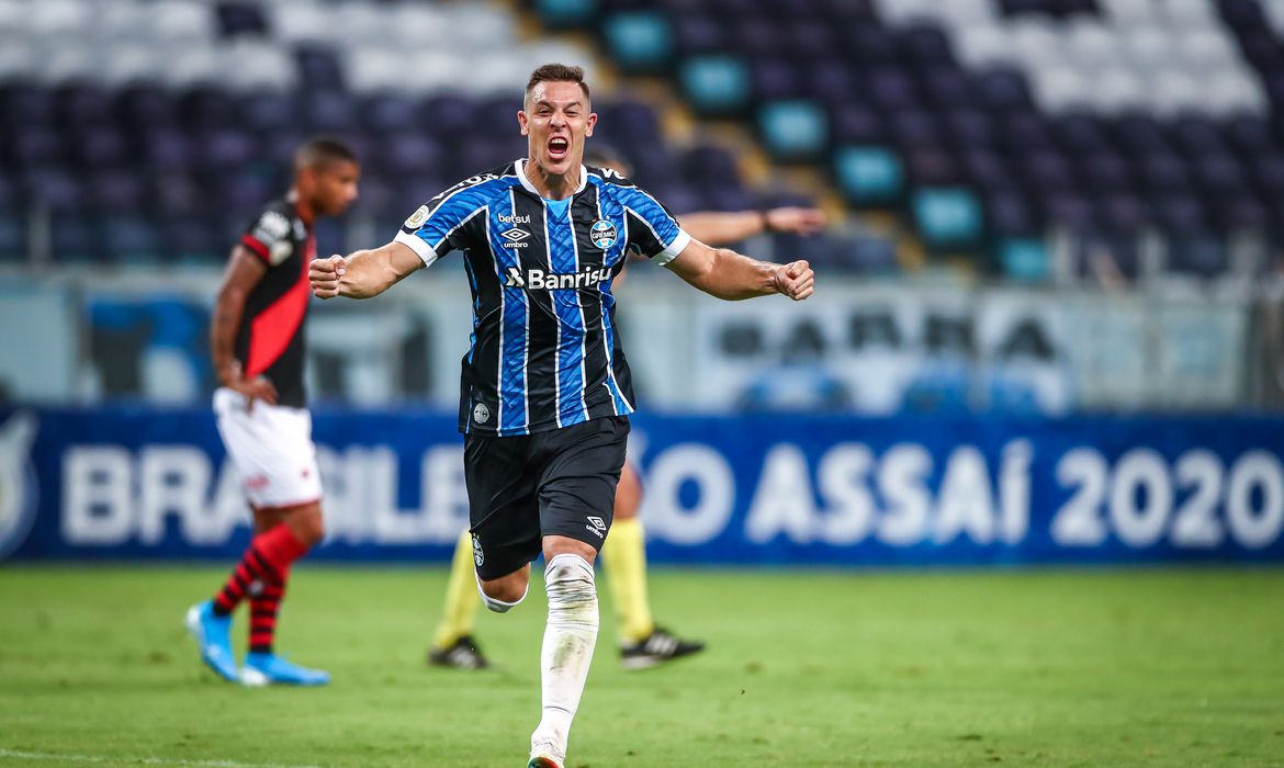 Grêmio derrota Atlético-GO por 2 a 1 em Porto Alegre
